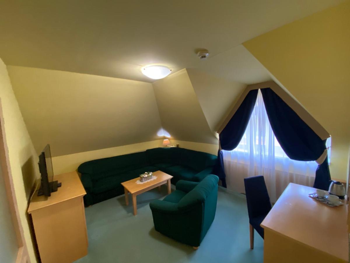 Parkhotel Na Baracke Nova Dubnica Exterior photo