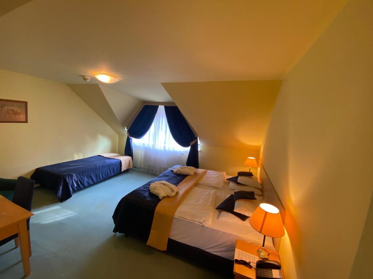 Parkhotel Na Baracke Nova Dubnica Exterior photo