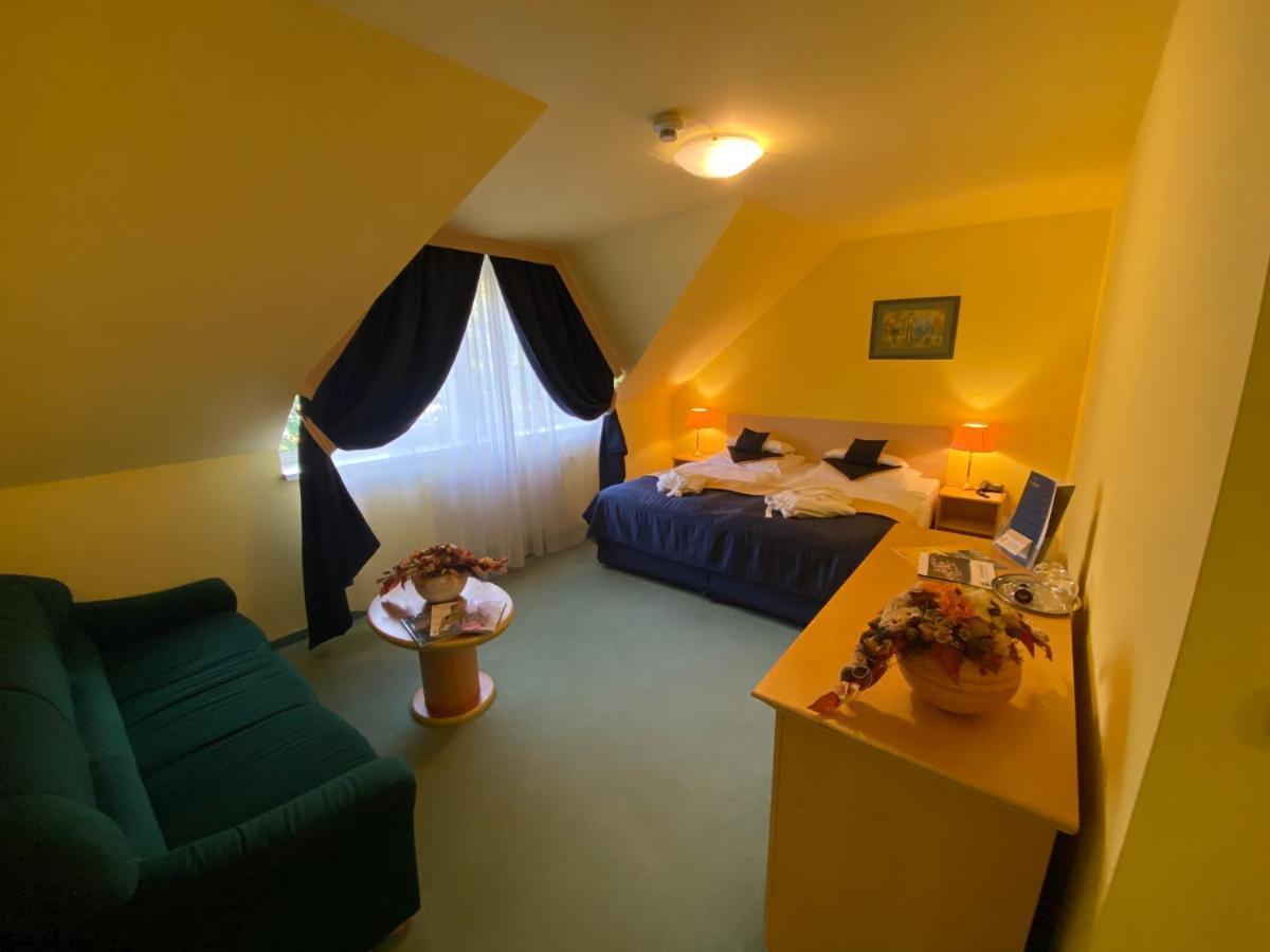Parkhotel Na Baracke Nova Dubnica Exterior photo