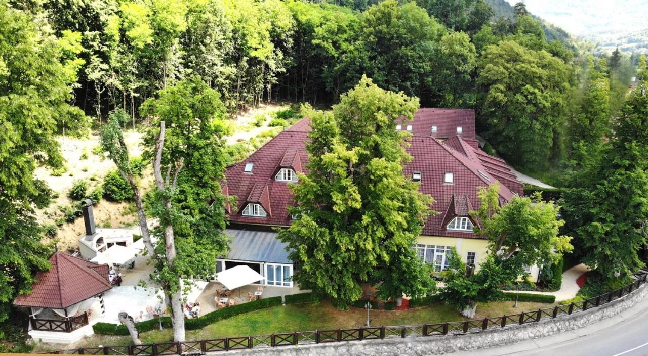 Parkhotel Na Baracke Nova Dubnica Exterior photo