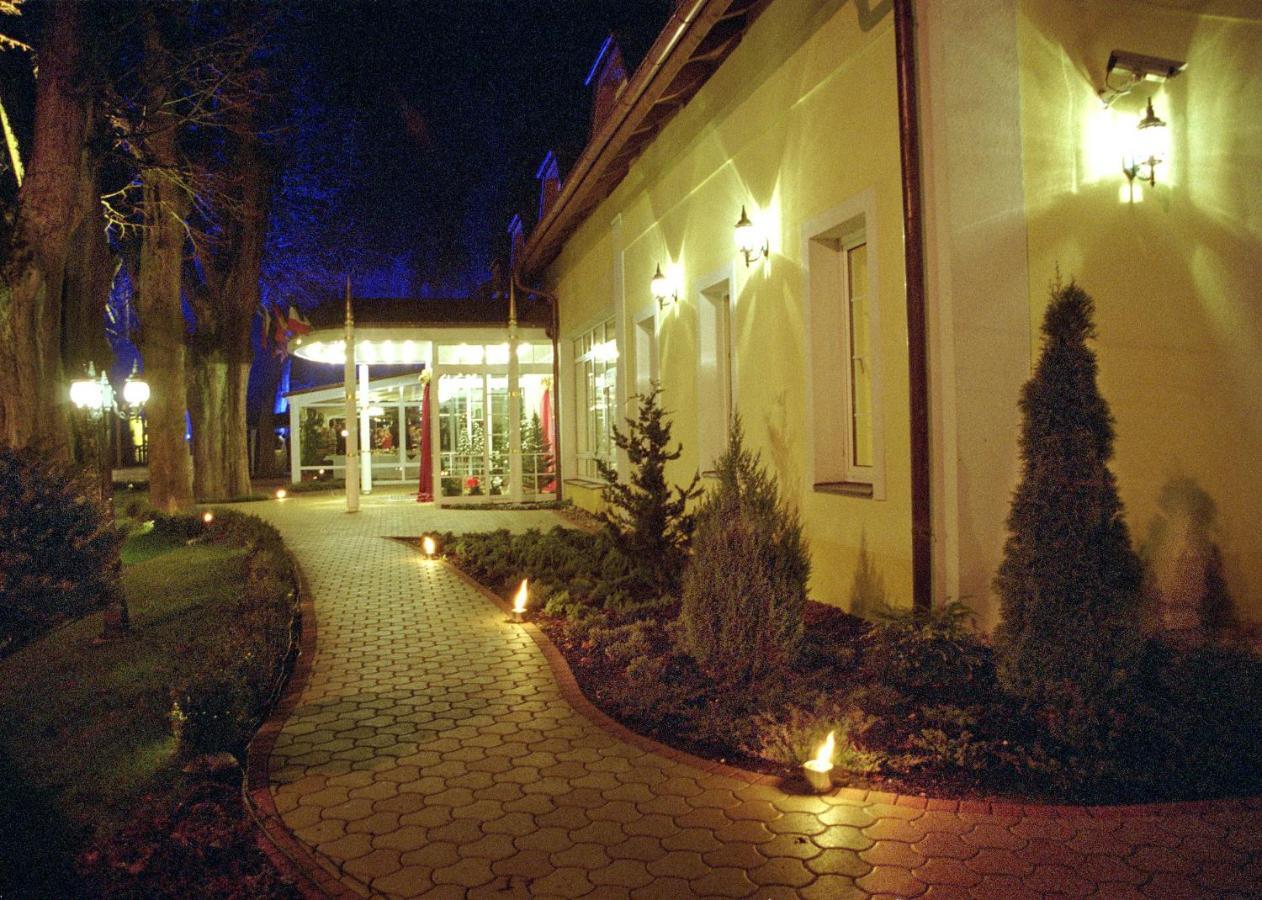 Parkhotel Na Baracke Nova Dubnica Exterior photo